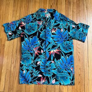Hilo Hattie Hawaiian Shirt Mens Medium Beach Surfer Short Sleeve Button Up Aloha